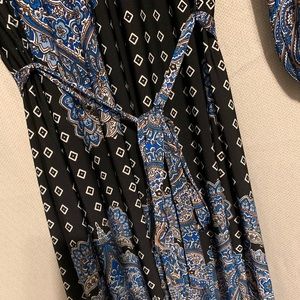 Hippie/yogi-patterned dress, Blue on black -pretty